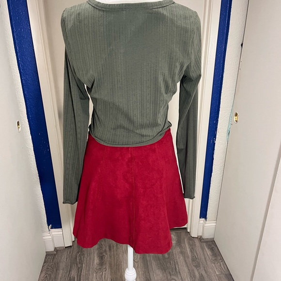 Abercrombie & Fitch Red Faux Suede A-Line Mini Skirt Size 2 - Picture 3 of 7
